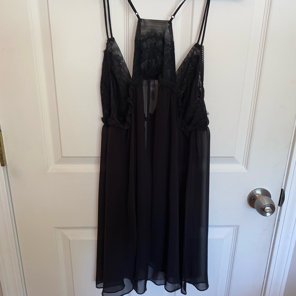Lingerie - Picture 2 of 6